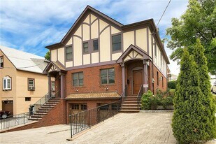 240 Columbus Ave in Harrison, NY - Building Photo