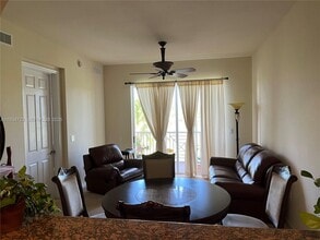 3500 Oaks Clubhouse Dr in Pompano Beach, FL - Building Photo - Building Photo