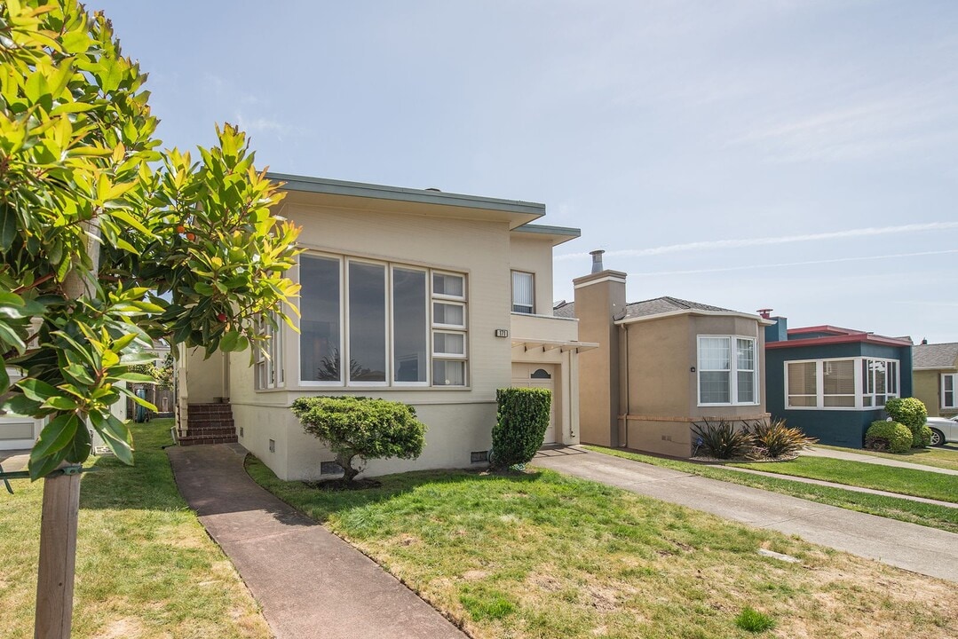 171 S Mayfair Ave in Daly City, CA - Building Photo