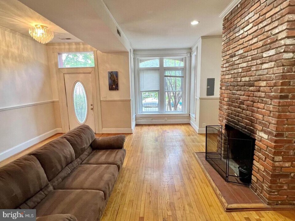 824 7th St NE in Washington, DC - Building Photo