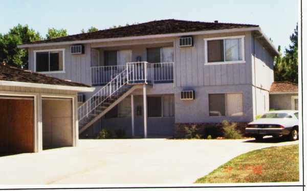 8212 Kelton Drive in Gilroy, CA - Foto de edificio - Building Photo