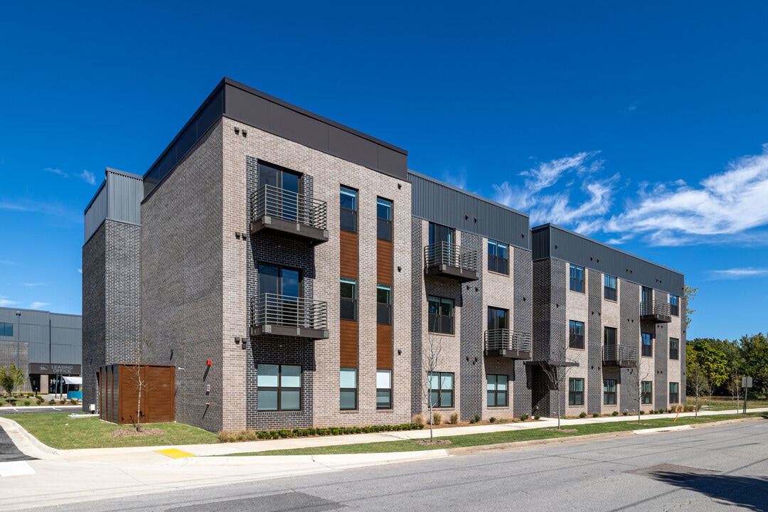 Big Emma Apartments in Springdale, AR - Building Photo