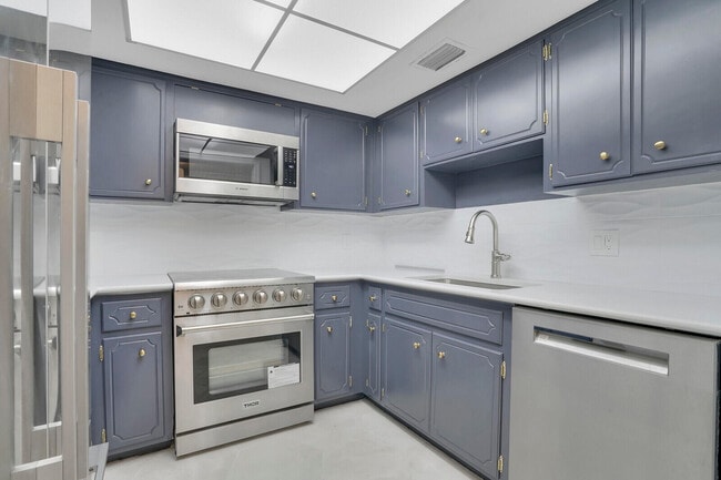 315 Venetian Dr in Delray Beach, FL - Building Photo - Building Photo