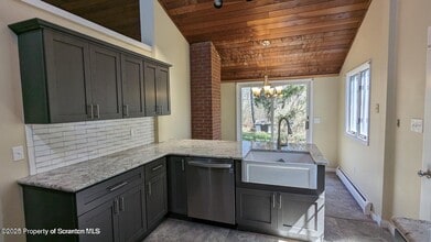 412 Griffin Pond Rd in South Abington Township, PA - Building Photo - Building Photo