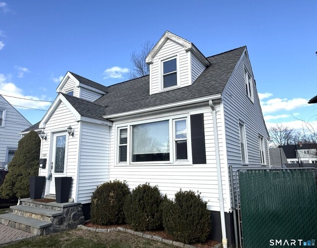 1584 Madison Ave in Bridgeport, CT - Building Photo - Building Photo