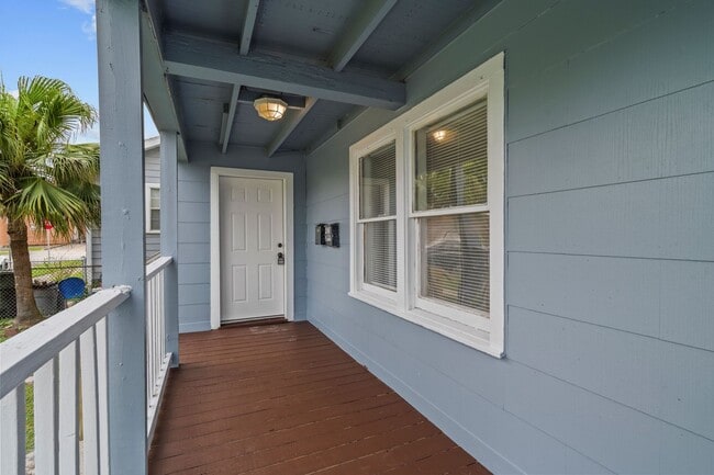 4020 Avenue O 1/2 in Galveston, TX - Building Photo - Building Photo