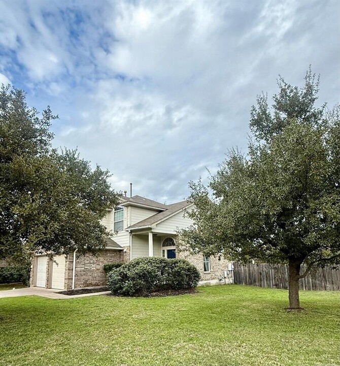 12045 Springs Head Loop in Austin, TX - Building Photo