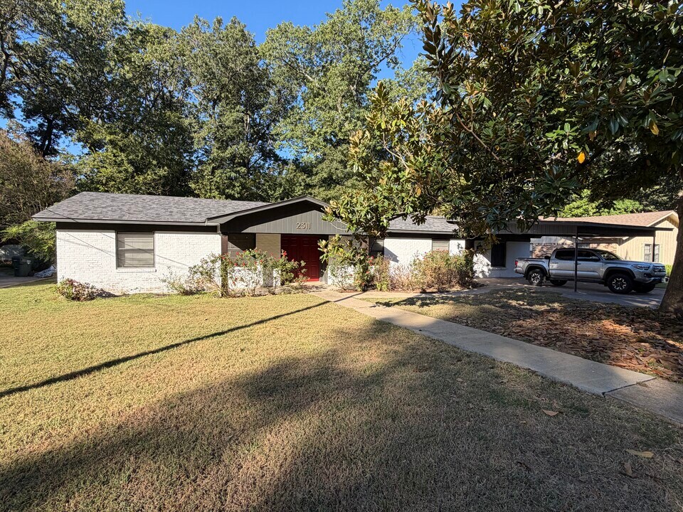 2311 Brookhaven Dr in Tyler, TX - Building Photo