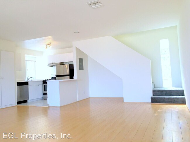 1733 Lucile Ave in Los Angeles, CA - Building Photo - Building Photo