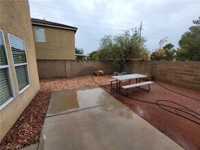 6213 Capehart Falls St in North Las Vegas, NV - Foto de edificio - Building Photo