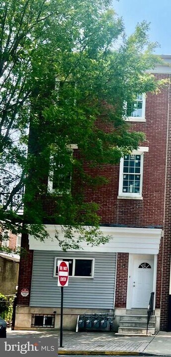 625 DeKalb St in Norristown, PA - Building Photo