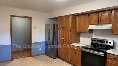 818 Cedar Springs Rd in Athens, TN - Building Photo - Building Photo