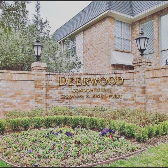 property at 2224 S Piney Point Rd