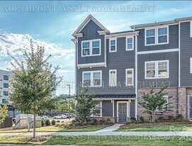 3926 Memorial Pkwy in Charlotte, NC - Building Photo