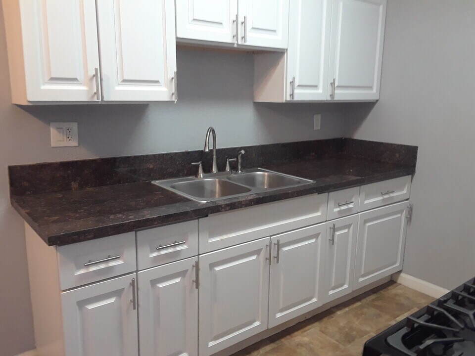 10235 Crenshaw Blvd in Inglewood, CA - Foto de edificio