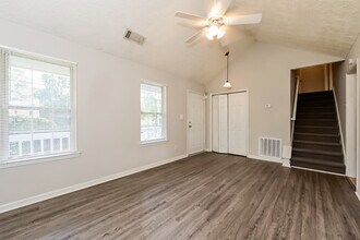407 Montgomery Pl in Jonesboro, GA - Foto de edificio - Building Photo