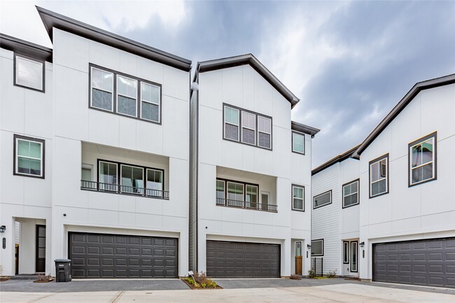 property at 2802 Grand Fountains Dr