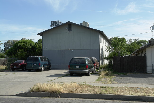 343 12th St in Merced, CA - Foto de edificio - Building Photo