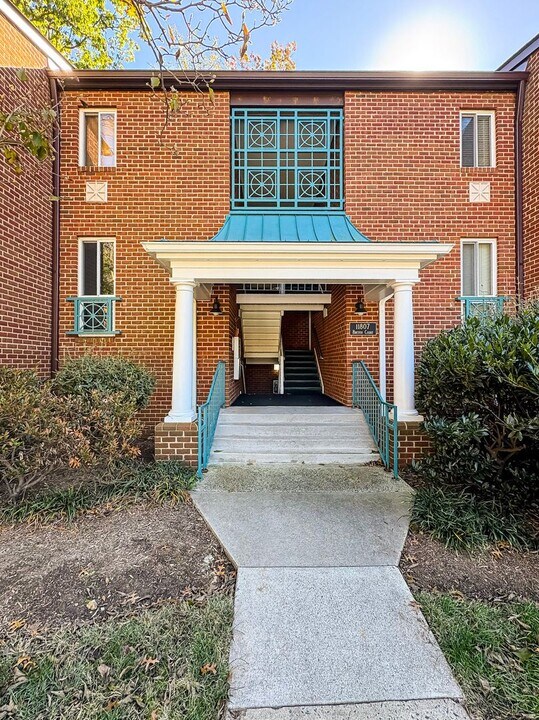 11807 Breton Ct in Reston, VA - Building Photo