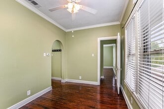 210 S Rosemont Ave in Dallas, TX - Building Photo - Building Photo
