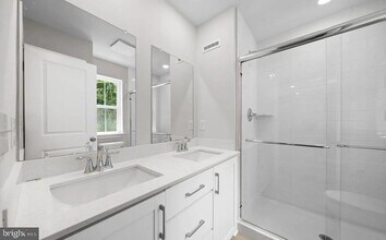 242 Talucci Dr in Downingtown, PA - Building Photo - Building Photo