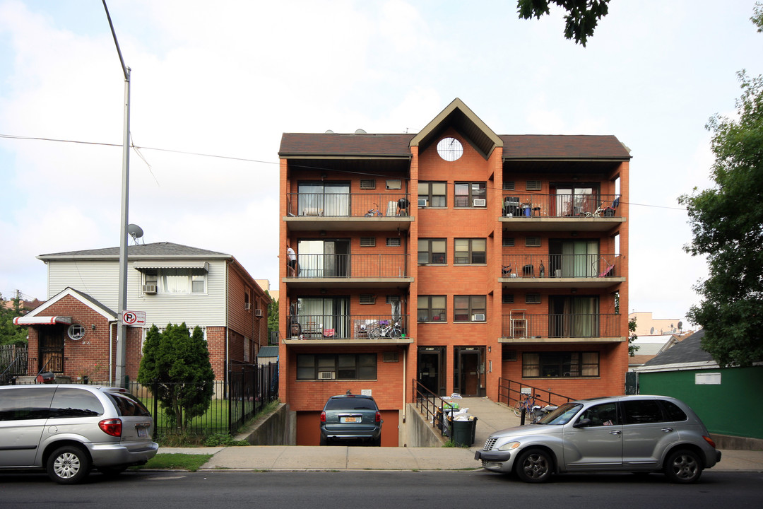 3814 114th St in Flushing, NY - Foto de edificio
