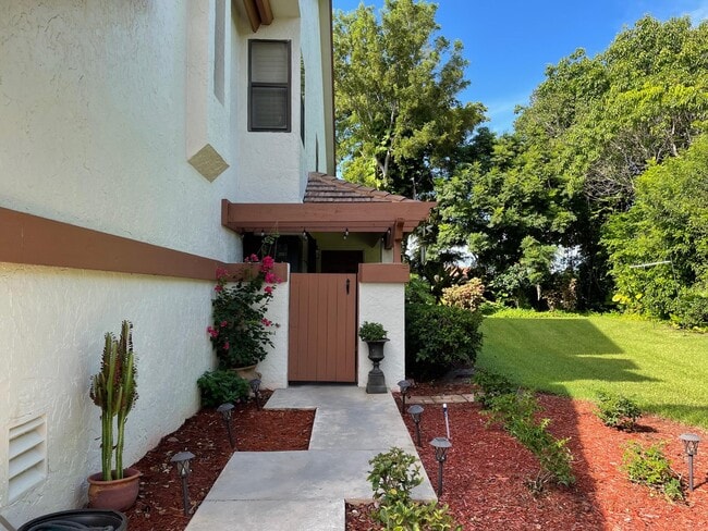 12725 Shoreline Dr in Wellington, FL - Building Photo - Building Photo