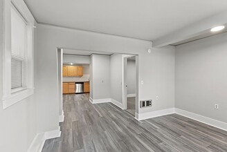 Farrah Apartments: Rent Specials! in Tacoma, WA - Building Photo - Building Photo