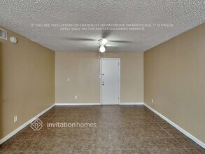 3814 W Charter Oak Rd in Phoenix, AZ - Foto de edificio - Building Photo
