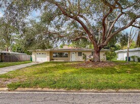 1649 Livingstone St in Sarasota, FL - Building Photo