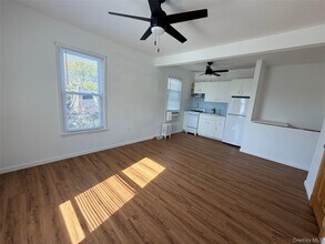 30 McKinley Ave in Hempstead, NY - Building Photo - Building Photo
