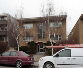 1721 10th St SW in Calgary, AB - Building Photo - Building Photo