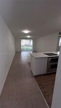 8215 Lake Dr in Doral, FL - Building Photo - Building Photo