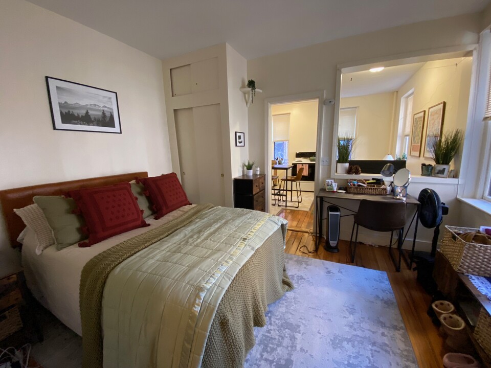 69 Myrtle St, Unit 5 in Boston, MA - Building Photo
