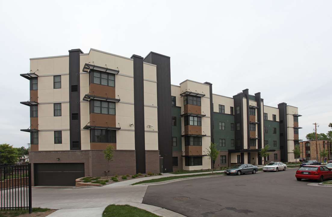 Brook Commons in Minneapolis, MN - Foto de edificio