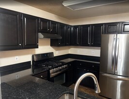 542 Pewaukee Rd, Unit A in Pewaukee, WI - Building Photo