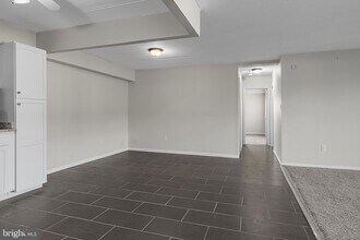 64 Welsh Tract Rd, Unit C311 in Newark, DE - Foto de edificio - Building Photo