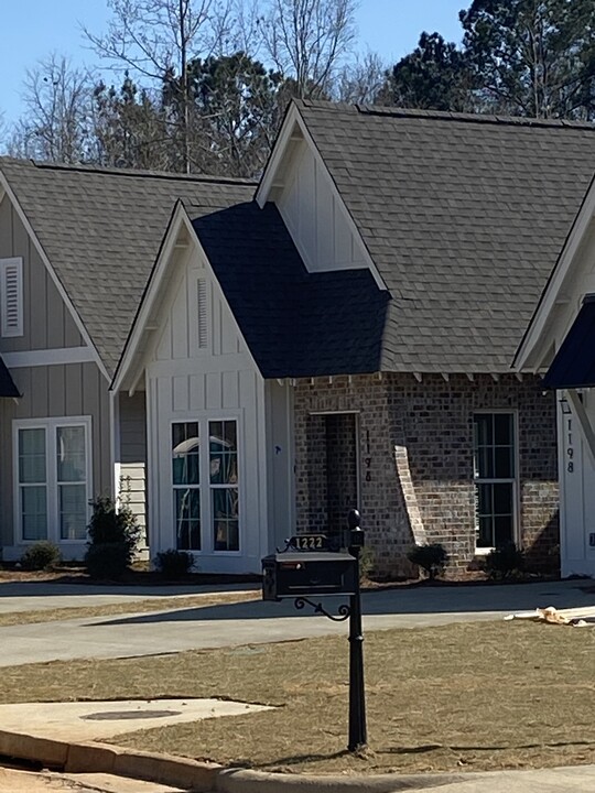 1196 Burrow Cir in Opelika, AL - Building Photo