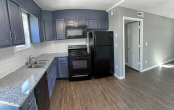 1565 Burns Ave in East Ridge, TN - Building Photo - Building Photo