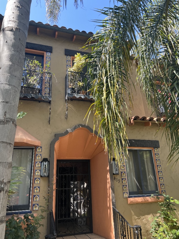 419 Cloverdale Ave in Los Angeles, CA - Foto de edificio - Building Photo