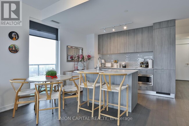 3-4503 Gloucester St in Toronto, ON - Building Photo - Building Photo