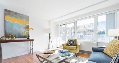 295 Lee St, Unit 304 in Brookline, MA - Building Photo - Building Photo