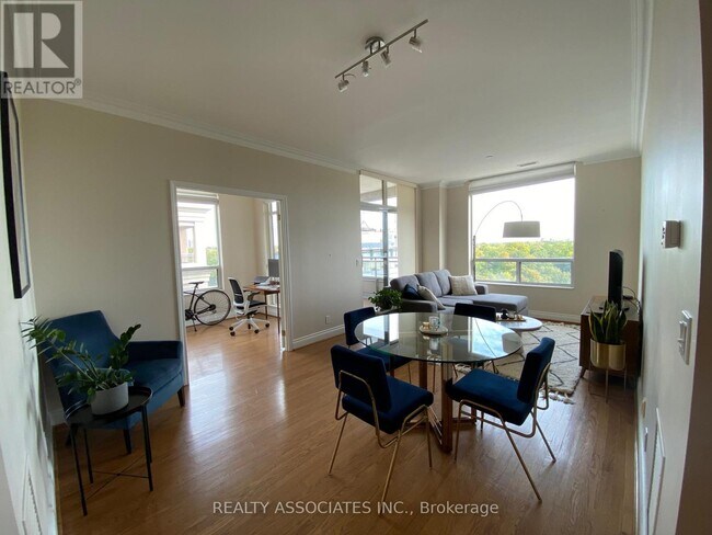 980 Yonge St in Toronto, ON - Building Photo - Building Photo