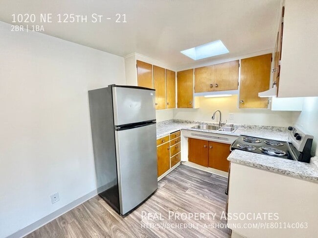 The Royal Apartments in Seattle, WA - Building Photo - Building Photo