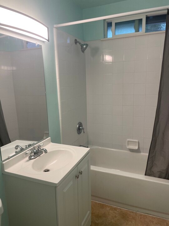 2295 Orange Ave in Costa Mesa, CA - Building Photo