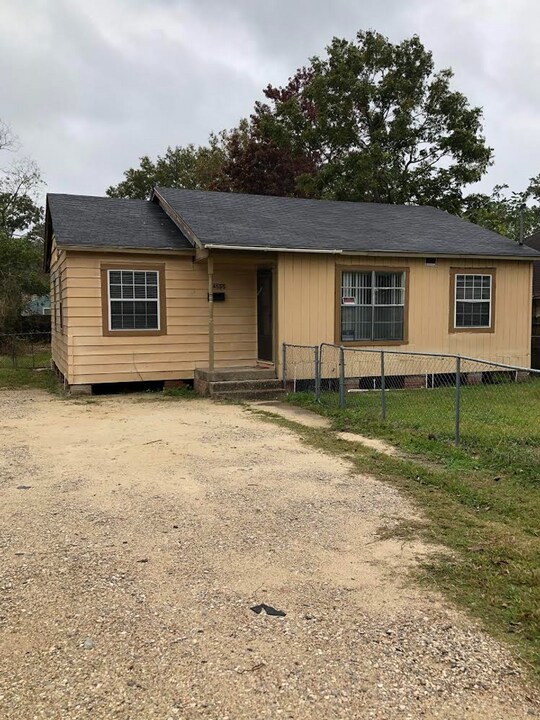 4555 Abilene St in Beaumont, TX - Building Photo