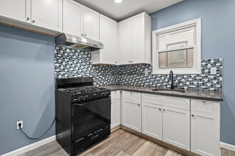 275 Clinton Pl, Unit 1 in Newark, NJ - Foto de edificio - Building Photo