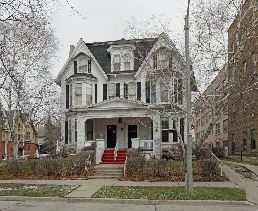 1502-1504 E Royall Pl in Milwaukee, WI - Building Photo