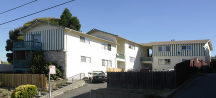 4520 San Carlos Ave in Oakland, CA - Building Photo - Building Photo