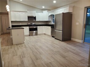 8687 N Paradisea Dr in Citrus Springs, FL - Foto de edificio - Building Photo